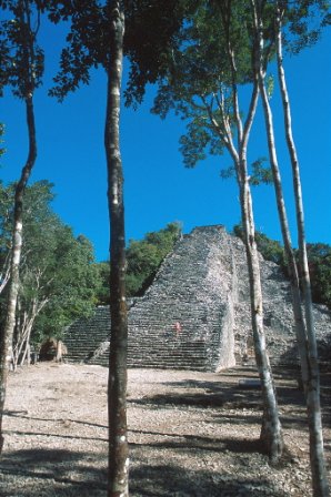 Zona arqueológica Coba, Quintana Roo. (clickear para agrandar imagen). Foto:visitmexico.com